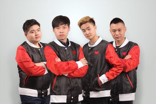 眼部淤青的 眼部淤青的